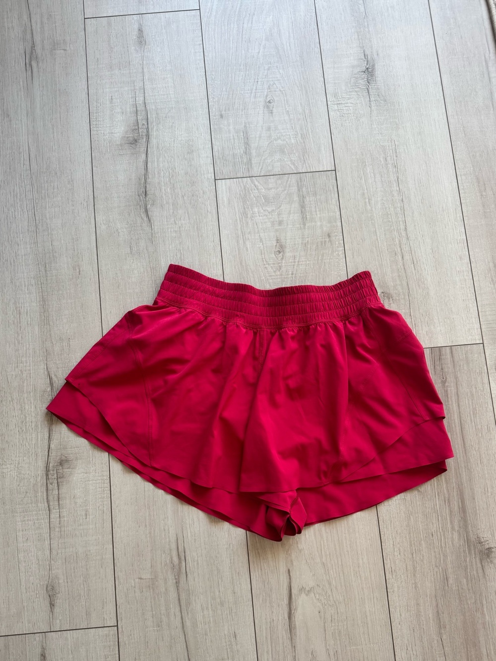 Shake it out High rise 2.5 inc lululemon athletica Bright Pink Run Shorts - Picture 2 of 2